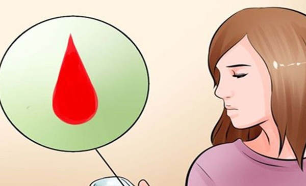 Đi cầu ra máu cục là biểu hiện bệnh gì?
